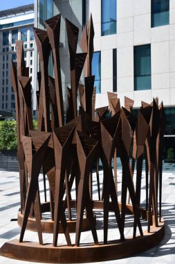 DUBAI, BAE - 21 Şubat 2023 Dubai, BAE 'deki Dubai Uluslararası Finans Merkezi Heykel Parkı.