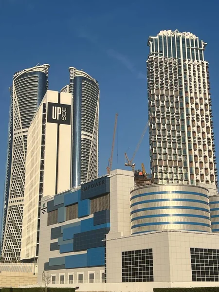 ドバイ アラブ首長国連邦 2月20日 2023年2月20日にアラブ首長国連邦のドバイにあるシェイク ザイード ロードの高層ビルの眺め シェイク ザイド ロード E11高速道路 — ストック写真