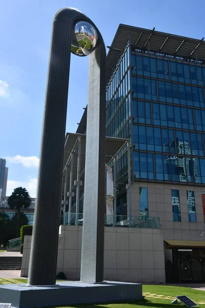 DUBAI, BAE - 21 Şubat 2023 Dubai, BAE 'deki Dubai Uluslararası Finans Merkezi Heykel Parkı.