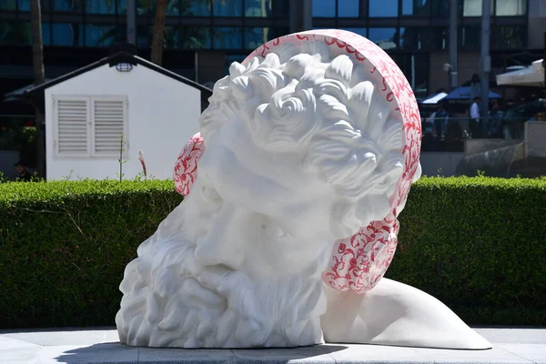 DUBAI, BAE - 21 Şubat 2023 Dubai, BAE 'deki Dubai Uluslararası Finans Merkezi Heykel Parkı.