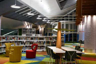 DUBAI, BAE - 21 Şubat 2023 'te Dubai, BAE' deki Muhammed bin Rashid Kütüphanesinde görülen Çocuk Kütüphanesi.