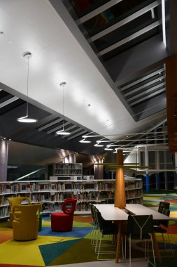 DUBAI, BAE - 21 Şubat 2023 'te Dubai, BAE' deki Muhammed bin Rashid Kütüphanesinde görülen Çocuk Kütüphanesi.