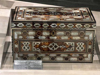 DUBAI, BAE - 21 Şubat 2023 'te Dubai, BAE' deki Muhammed bin Rashid Kütüphanesi 'ndeki Kütüphane Hazineleri.