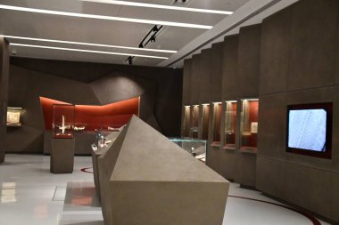 DUBAI, BAE - 21 Şubat 2023 'te Dubai, BAE' deki Muhammed bin Rashid Kütüphanesi 'ndeki Kütüphane Hazineleri.