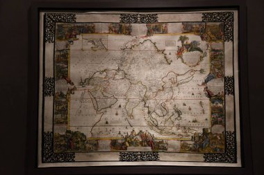 DUBAI, BAE - 21 Şubat 2023 'te Dubai, BAE' deki Muhammed bin Rashid Kütüphanesi 'ndeki Kütüphane Hazineleri.