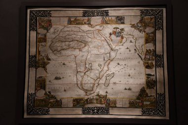 DUBAI, BAE - 21 Şubat 2023 'te Dubai, BAE' deki Muhammed bin Rashid Kütüphanesi 'ndeki Kütüphane Hazineleri.