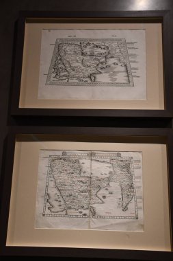 DUBAI, BAE - 21 Şubat 2023 'te Dubai, BAE' deki Muhammed bin Rashid Kütüphanesi 'ndeki Kütüphane Hazineleri.