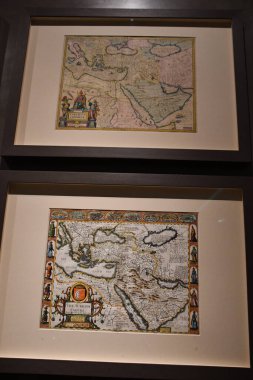 DUBAI, BAE - 21 Şubat 2023 'te Dubai, BAE' deki Muhammed bin Rashid Kütüphanesi 'ndeki Kütüphane Hazineleri.