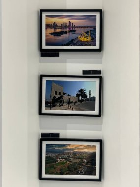 DUBAI, BAE - Şubat 21: Birleşik Arap Emirlikleri - Geçmiş ve Şimdi- 21 Şubat 2023 'te Dubai, BAE' deki Mohammed bin Rashid Kütüphanesinde Bir Fotoğraf Yolculuğu.