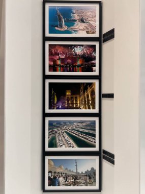 DUBAI, BAE - Şubat 21: Birleşik Arap Emirlikleri - Geçmiş ve Şimdi- 21 Şubat 2023 'te Dubai, BAE' deki Mohammed bin Rashid Kütüphanesinde Bir Fotoğraf Yolculuğu.