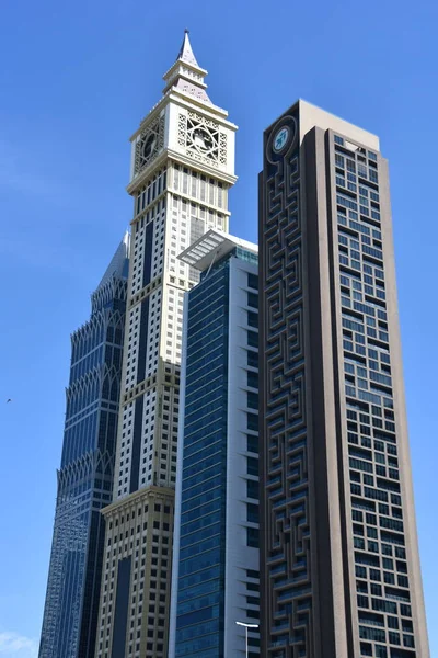 阿拉伯联合酋长国迪拜 Feb 2023年2月20日阿联酋迪拜谢赫扎耶德路摩天大楼的景观 谢赫扎耶德路 E11高速公路 是迪拜大多数摩天大楼的所在地 包括酋长国塔楼 — 图库照片