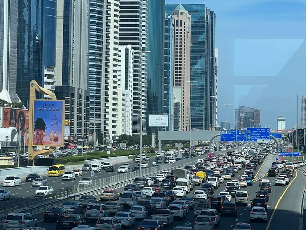 Dubai Egyesült Arab Emírségek Feb Forgalom Sheikh Zayed Road Dubaiban — Stock Fotó