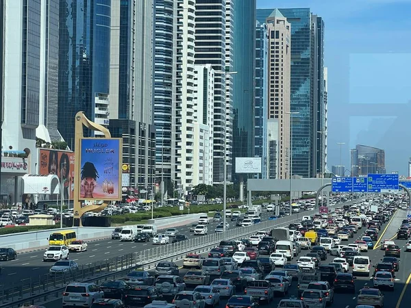 Dubai Egyesült Arab Emírségek Feb Forgalom Sheikh Zayed Road Dubaiban — Stock Fotó