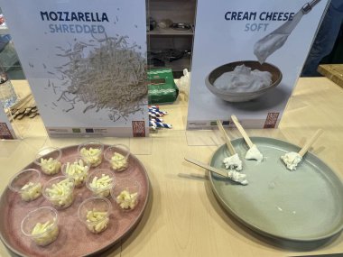 DUBAI BAE - 23 Şubat 2023: 2023 Gulfood - BAE 'deki Dubai Dünya Ticaret Merkezi' nde En Büyük Gıda Fuarı.