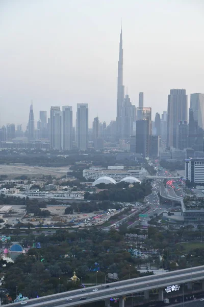Dubai Ηνωμένα Αραβικά Εμιράτα Φεβρουαρίου Άποψη Των Ουρανοξυστών Στην Οδό — Φωτογραφία Αρχείου