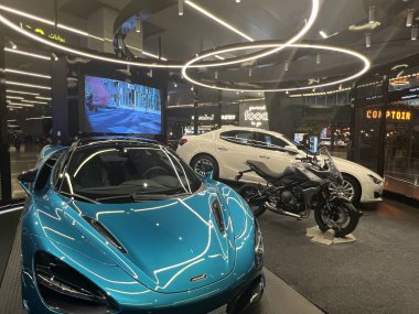 DOHA, Katar - 11 Şubat 2023 'te Katar' ın Doha kentindeki Hamad Uluslararası Havalimanı 'ndaki Terminal Binası.