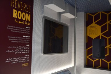 DUBAI BAE - 25 Şubat 2023 'te Dubai, BAE' deki Al Seef 'te görülen İllüzyonlar Müzesi.