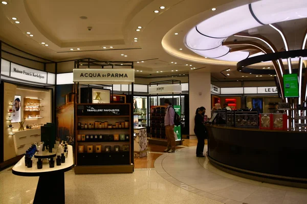 Doha Qatar Feb Καταστήματα Αφορολογήτων Ειδών Στο Διεθνές Αεροδρόμιο Hamad — Φωτογραφία Αρχείου