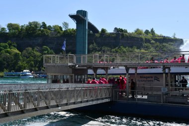 Niagara Şelalesi, Ontario, Kanada 'da 27 Mayıs 2023 tarihinde görüldüğü üzere Hornblower Niagara Seyahat Gemisi.