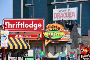 28 Mayıs 2023 'te Kanada' nın Ontario kentindeki Niagara Şelalesi 'nde görülen Clifton Tepesi.