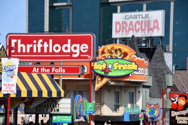 28 Mayıs 2023 'te Kanada' nın Ontario kentindeki Niagara Şelalesi 'nde görülen Clifton Tepesi.