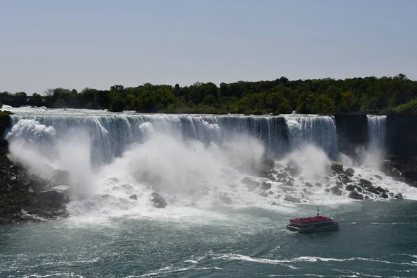 Niagara Falls Maj Hornblower Niagara Rejsy Statkiem Turystycznym Nad Wodospadem — Zdjęcie stockowe
