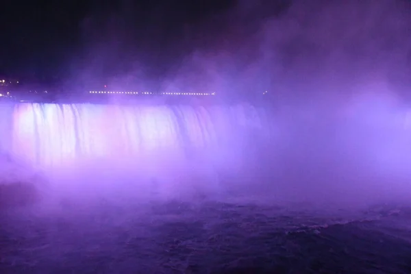 夜景下的尼亚加拉瀑布 — 图库照片