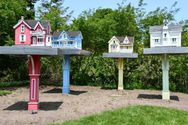 Niagara Şelalesi, Ontario, Kanada 'daki Floral Showhouse' da 28 Mayıs 2023 tarihinde görüldüğü gibi, Niagara Şelalesi 'ne düşer..