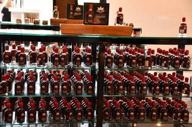 Niagara Şelalesi, Ontario 'daki Maple Leaf Place' de 28 Mayıs 2023 'te görülen Maple Trail tadımlık barı..