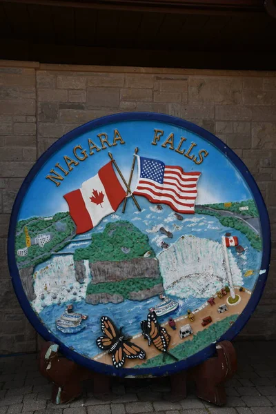 Niagara Falls Mai Monument Souvenir Maple Leaf Place Niagara Falls — Photo