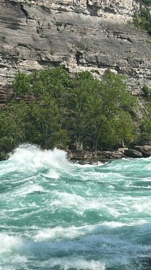 Kanada, Ontario 'daki Niagara Şelalesi' ndeki Ak Su Yürüyüşü 'nden Rapids manzarası