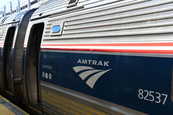 Stamford May Amtrak Train Passing Metro North Railroad Train Stamford — Stock Photo, Image
