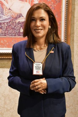 28 Mayıs 2023 'te Ontario, Kanada' daki Niagara Şelalesi 'ndeki Clifton Hill' deki Louis Tussauds Balmumu Fabrikası 'nda Kamala Harris heykeli görüldü..