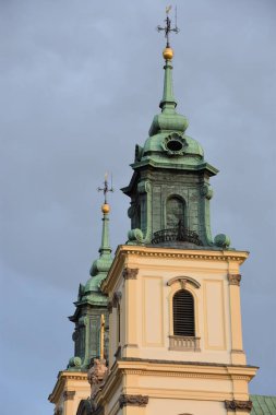 10 Ağustos 2019 'da Polonya' nın Varşova şehrinde görülen Kutsal Haç Kilisesi..