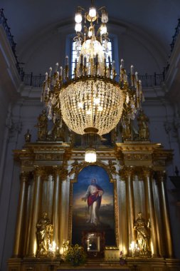 10 Ağustos 2019 'da Polonya' nın Varşova şehrinde görülen Kutsal Haç Kilisesi..