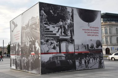 VARŞAN, POLAND - 2 Temmuz 2022 'de Polonya' nın Varşova şehrinde görülen Varşova Ayaklanma Anıtı.