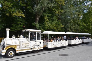 2 Temmuz 2022 'de Polonya' nın Varşova kentindeki Varşova Hayvanat Bahçesi 'nde görülen tren..