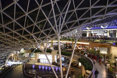 16 Ağustos 2019 'da Polonya' nın Varşova kentindeki Zlote Tarasy alışveriş merkezinde görüldü..