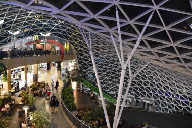 16 Ağustos 2019 'da Polonya' nın Varşova kentindeki Zlote Tarasy alışveriş merkezinde görüldü..