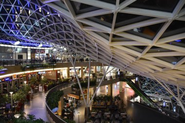 16 Ağustos 2019 'da Polonya' nın Varşova kentindeki Zlote Tarasy alışveriş merkezinde görüldü..