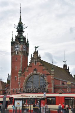 GDANSK, POLAND - 19 AUG; Polonya 'daki Gdansk Parlak Tren İstasyonu, 19 Ağustos 2019.