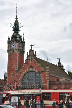 GDANSK, POLAND - 19 AUG; Polonya 'daki Gdansk Parlak Tren İstasyonu, 19 Ağustos 2019.
