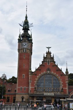 GDANSK, POLAND - 19 AUG; Polonya 'daki Gdansk Parlak Tren İstasyonu, 19 Ağustos 2019.