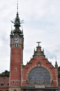GDANSK, POLAND - 19 AUG; Polonya 'daki Gdansk Parlak Tren İstasyonu, 19 Ağustos 2019.