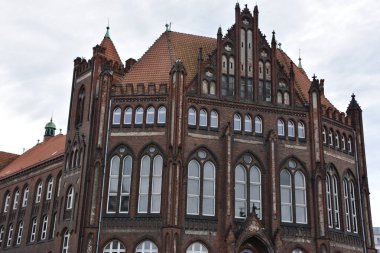 GDANSK, POLAND - 19 Ağustos 2022 'de Polonya' nın Gdansk şehrinde görülen Nicolaus Kopernik Lisesi.