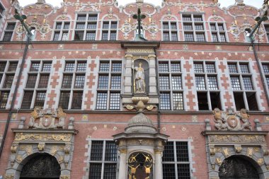 GDANSK, POLAND - 19 Ağustos 2019 'da Polonya' nın Gdansk kentindeki Büyük Cephanelik (Wielka Zbrojownia).