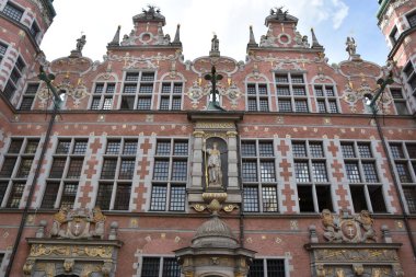 GDANSK, POLAND - 19 Ağustos 2019 'da Polonya' nın Gdansk kentindeki Büyük Cephanelik (Wielka Zbrojownia).