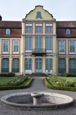 GDANSK, POLAND - 20 AUG: 20 Ağustos 2019 'da Polonya' nın Gdansk kentindeki Oliwa Park 'taki Abbots Palace.