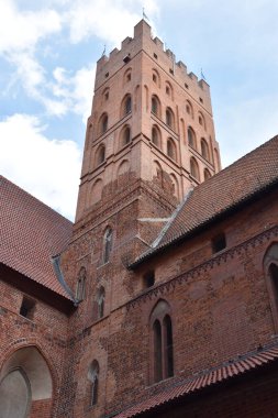 MALBORK, POLAND - 20 Ağustos 2019 'da Polonya' daki Malbork Şatosu 'nda görüldüğü gibi.