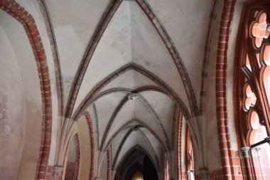 MALBORK, POLAND - 20 Ağustos 2019 'da Polonya' daki Malbork Şatosu 'nda görüldüğü gibi.